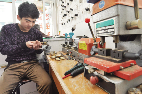德卧镇开锁店为啥“牛号”频现 听开锁师傅讲什么锁最防盗